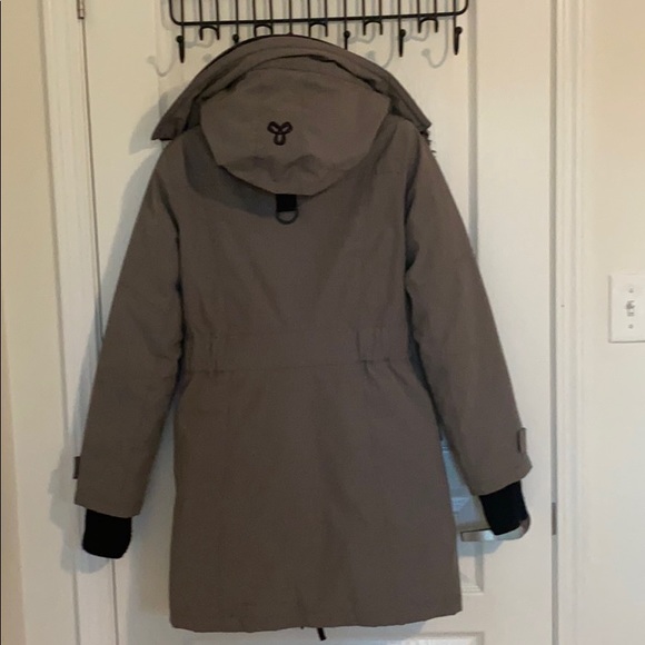 COPY - Aritzia, Bancroft Down Parka. - Picture 5 of 7